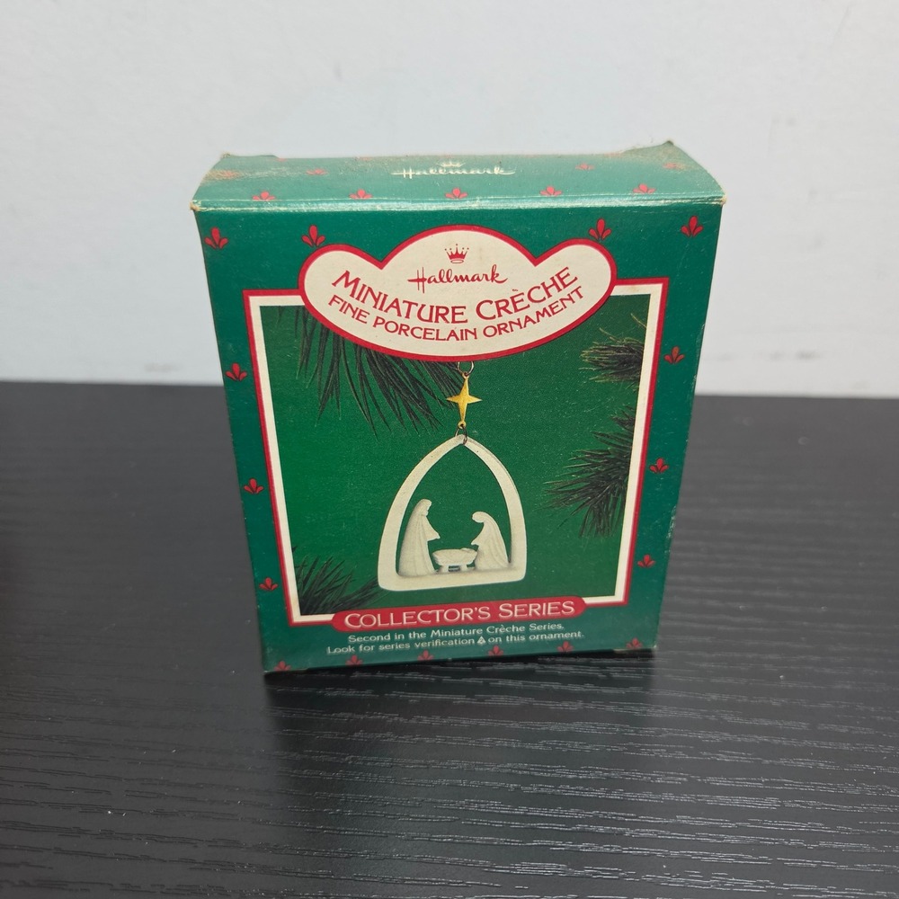 1986 Hallmark Keepsake Miniature Creche Fine Porcelain Ornament QX407-6 Nativity